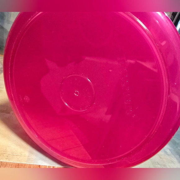 Tupperware Pink Pitcher with Lid 1 Gal - Picture 8 of 10